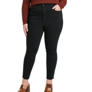 HIGH RISE SKINNY NO FADE BLACK PANTS SZ 28 NWT